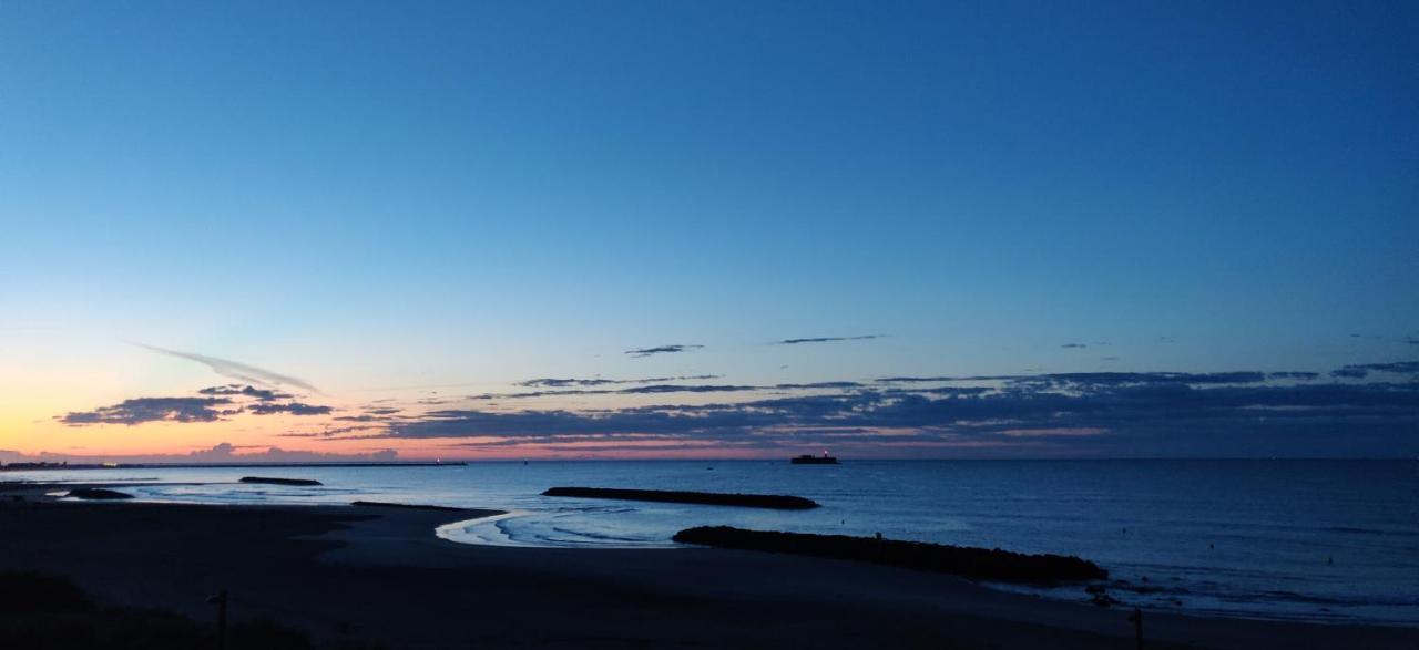 Savanna Beach Agde Bagian luar foto